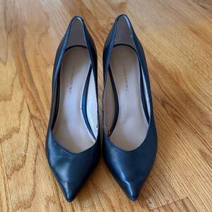 Banana Republic Madison 12 Hour black heels size 9
